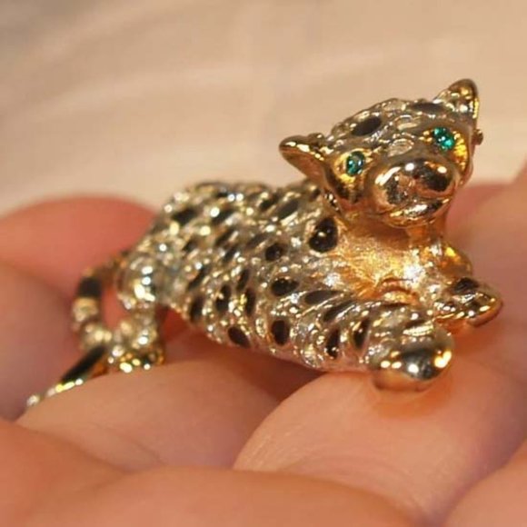 Rhinestone Crystal Pave Cheetah Brooch-Black Enameled Spots -Jeweled Green Eyes - Picture 2 of 7